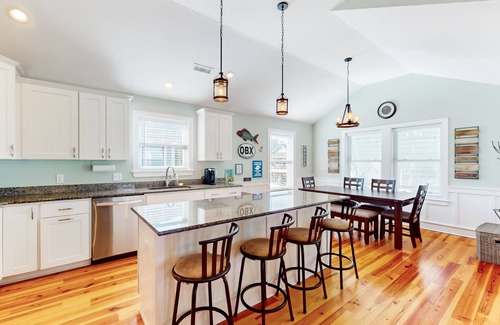 Colington Casa | 3BR Dog-friendly home near beach w/office, balcony