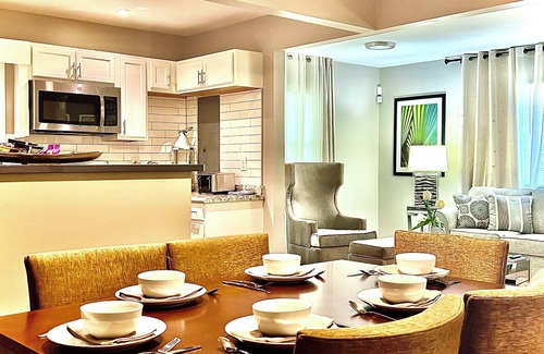 Atlanta Casa | Gorgeous Home, 15 Minutes to Mercedes Benz, Six Flags, and Downtown!
