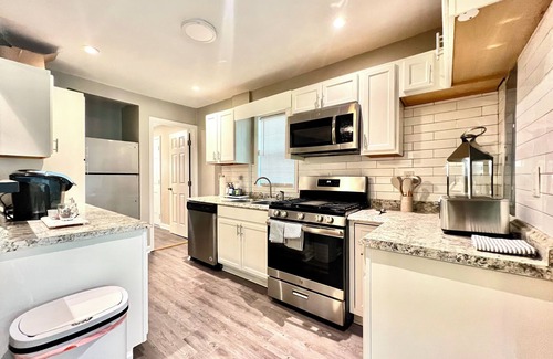 Atlanta Casa | Gorgeous Home, 15 Minutes to Mercedes Benz, Six Flags, and Downtown!