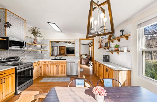 Newport Casa | 3BR Family Getaway on Goat Farm w 100 yr Old Barn