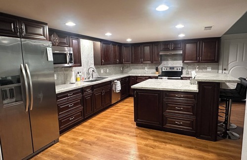 Gilbert Casa | 3BR Farmhouse near Gilbert Temple with access to indoor Racquetball Court