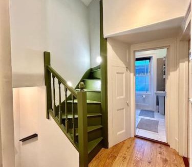 Hanwell Apartamento | 3BR flat, Free parking,Sleeps 6, 4 stope to Central London