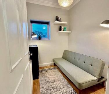 Hanwell Apartamento | 3BR flat, Free parking,Sleeps 6, 4 stope to Central London