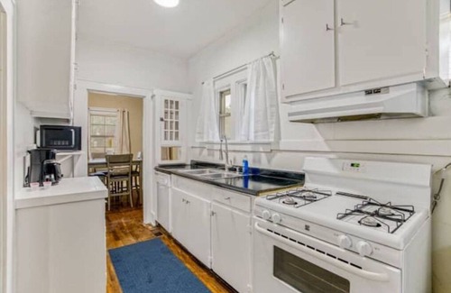 Hillcrest Casa | 3BR Fully Fenced Hillcrest Home
