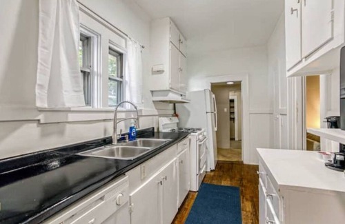 Hillcrest Casa | 3BR Fully Fenced Hillcrest Home