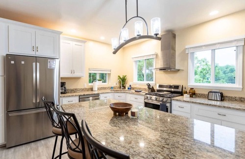 East Allegheny Casa | 3BR GEM Near Hot Spots - Deck