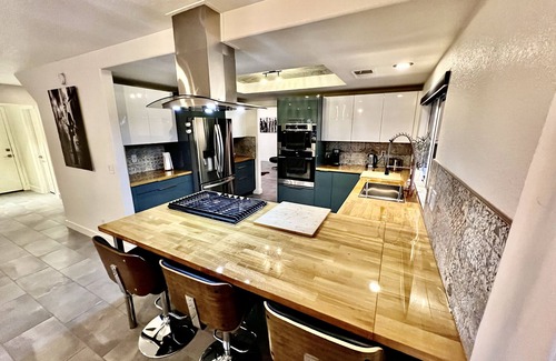 Las Vegas Casa | 3BR Getaway w/ Pool & Hot Tub Near The Strip