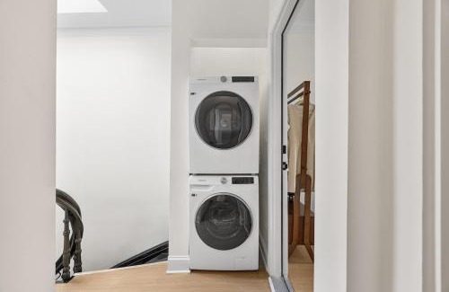 Harlem Apartamento | 3BR Harlem Stay with Washer with Dryer