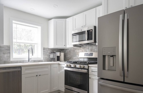 Middletown Cabaña | 3BR-Heart of Newport-Mins to Airport-Middletown