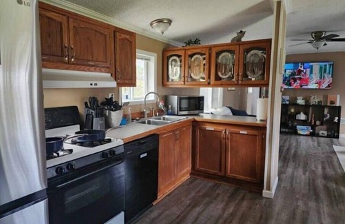 Mayfield Casa | 3BR Home, King Bed, Arcade, Firepit, 2mi to Airport