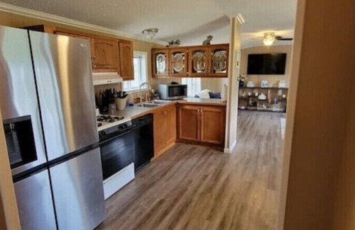 Mayfield Casa | 3BR Home, King Bed, Arcade, Firepit, 2mi to Airport