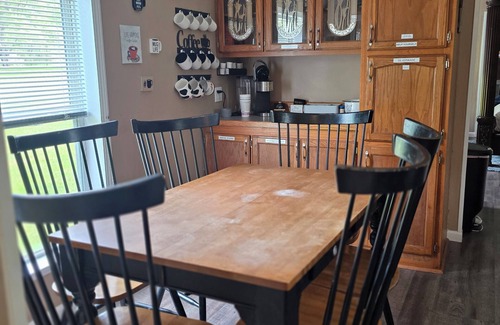 Mayfield Casa | 3BR Home, King Bed, Arcade, Firepit, 2mi to Airport
