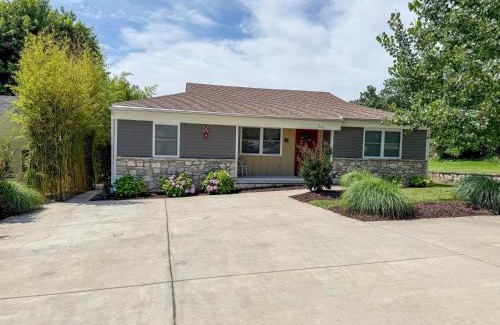 Downtown Branson Casa | 3BR Home - Near The Landing - Free Tickets Included - Cottonwood Cottage