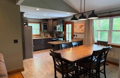 Downtown Branson Casa | 3BR Home - Near The Landing - Free Tickets Included - Cottonwood Cottage
