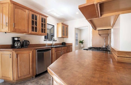 Valley Glen Casa | 3BR Home Near Universal Studios