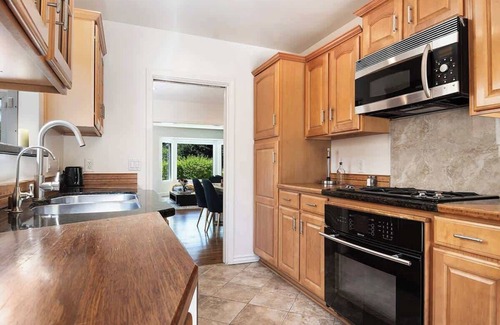Valley Glen Casa | 3BR Home Near Universal Studios