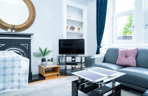 Ellemford Apartamento | 3BR Home Next to Stadium Near Airport Sleeps 7