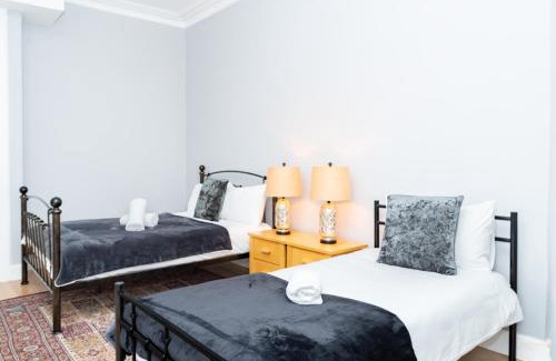Ellemford Apartamento | 3BR Home Next to Stadium Near Airport Sleeps 7