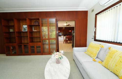 Roselands Casa | 3BR Home with Pool Near Shops, M5 & Train Stations
