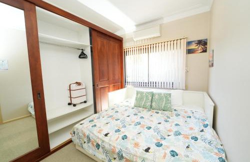 Roselands Casa | 3BR Home with Pool Near Shops, M5 & Train Stations