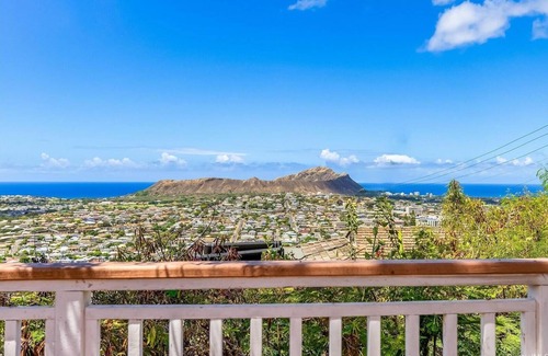 Maunalani Heights Casa | 3BR Honolulu - Ocean & Mountain Views + WiFI, A/C