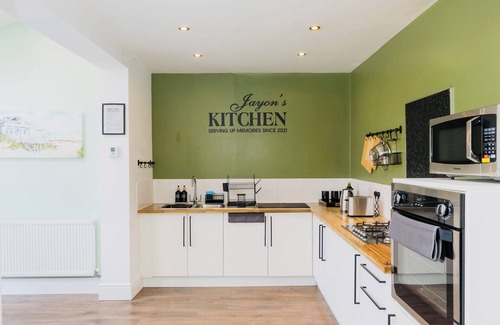 Leicester Casa | 3BR House-5 Beds-Drivewayx2-WiFi 500Mbps-7 Guests (5 ⭐️⭐️⭐️⭐️⭐️ Ratings Airbnb)