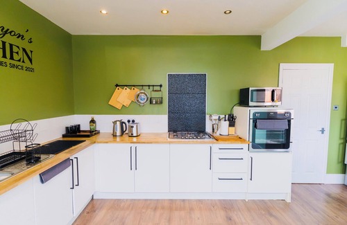 Leicester Casa | 3BR House-5 Beds-Drivewayx2-WiFi 500Mbps-7 Guests (5 ⭐️⭐️⭐️⭐️⭐️ Ratings Airbnb)