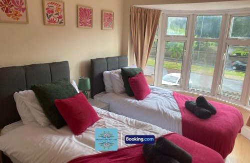 Birmingham Apartamento | 3BR House By Escape & Estates Short Lets & Serviced Accommodation Birmingham With Private Garden & Free WiFi