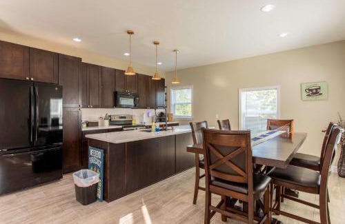 Mountain Home Casa | 3BR House By Lake with BBQ Fire Pit & EV Charger