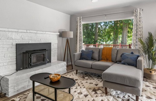 Maple Heights-Lake Desire Casa | 3BR House in Renton - Three Bedroom House, Sleeps 6