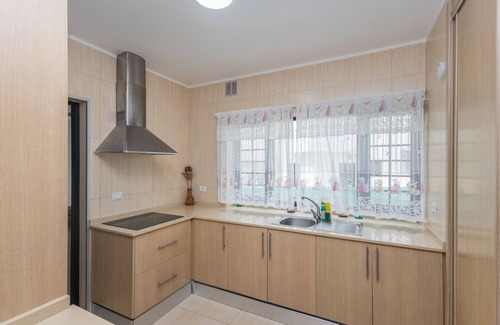 Puerto Rico Chalet De Esquí | 3BR House - Parking - Pool - 15 min walk to Beach