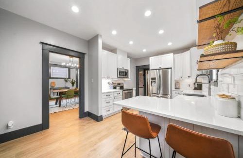 Sunnyside Casa | 3BR House - Renovated - Parking - Fast Wifi