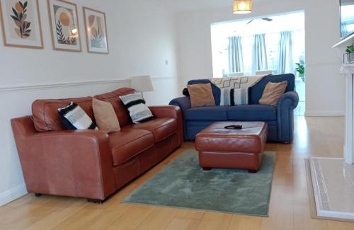 Bicester Casa | 3BR House with garden near Bicester Village