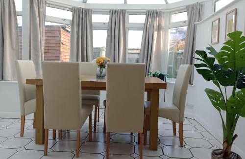 Bicester Casa | 3BR House with garden near Bicester Village