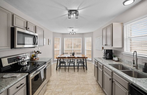 South Arlington Casa | 3BR in DFW | Epic Central | TX Live | AT&T Stadium