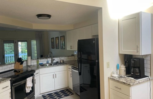 Laconia Apartamento | 3BR Lake Winnipesaukee Condo with Sandy Beach
