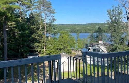 Laconia Apartamento | 3BR Lake Winnipesaukee Condo with Sandy Beach