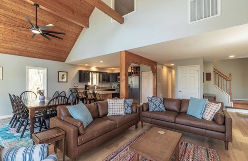 Tuckasegee Cabina | 3BR Lakefront w/ Dock, Hot Tub, Game Room + EV