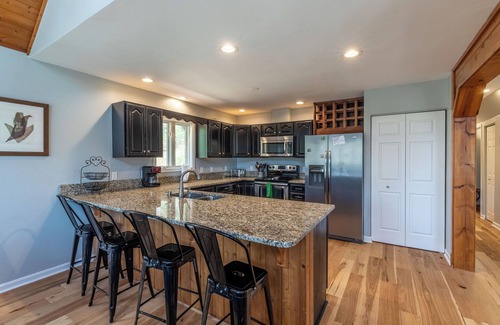 Tuckasegee Cabina | 3BR Lakefront w/ Dock, Hot Tub, Game Room + EV