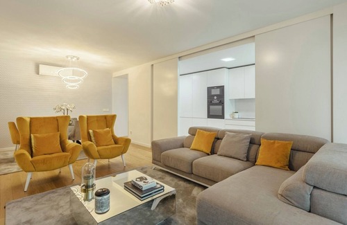 Sao Domingos de Benfica Apartamento | 3BR Luxury w/Pool in Benfica
