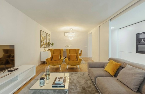 Sao Domingos de Benfica Apartamento | 3BR Luxury w/Pool in Benfica