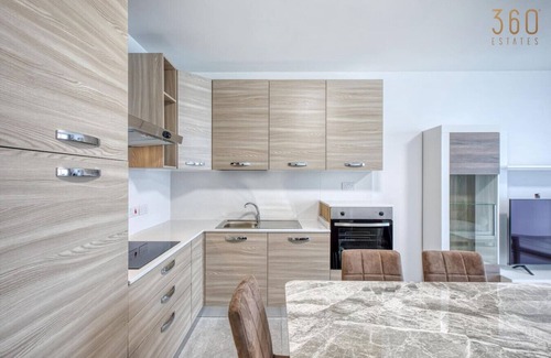 Mellieha Apartamento | 3BR Maisonette w/ Terrace, Pool Access & Sea View
