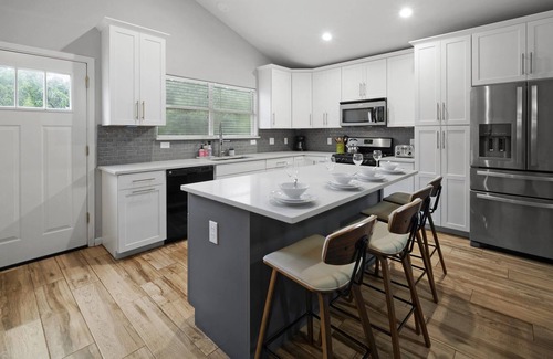Foster Heights Casa | ★3BR Modern East ATX |UT|ACL|SXSW|DT-Dog friendly★