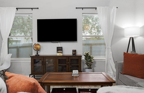 Foster Heights Casa | ★3BR Modern East ATX |UT|ACL|SXSW|DT-Dog friendly★