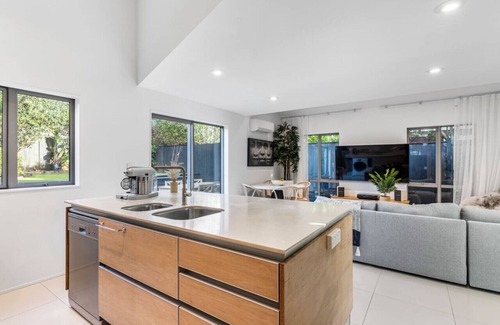 Glendowie Casa | 3BR Modern Elegance Near Beaches