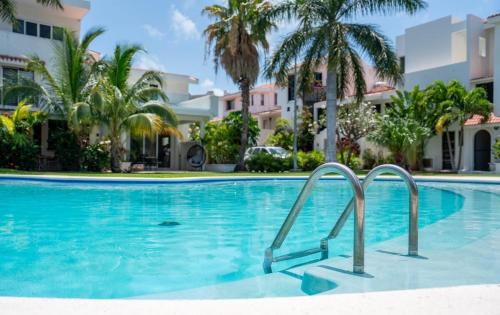 Zona Hotelera Casa | 3BR Modern House w/Pool and Great Location!