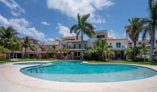 Zona Hotelera Casa | 3BR Modern House w/Pool and Great Location!