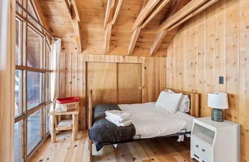 Timberland Casa | 3BR Mountain Cabin-Near Beach & Slopes