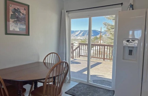 Monument Casa | 3BR Mountain Views! Family / Pet Friendly + Pool Table - 15 min to AFA