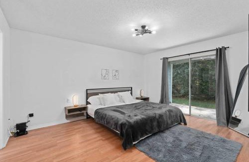 Royal Palm Bay Casa | 3BR Near Disney - Patio, Pool, Hot Tub, Gym & Sauna